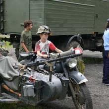 Spolu s další vojenskou technikou byla vystavenna i vojenská vozidla 